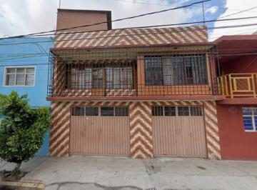 Casa de 4 habitaciones, Nezahualcóyotl · Casa en Venta en Calle Juárez #61