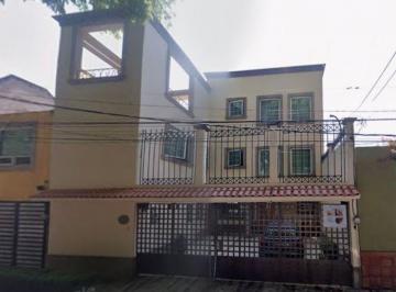 Casa de 4 habitaciones, Coyoacán · Casa en Venta en Colonia Campestre Churubusco, Coyoacan, Ciudad de México