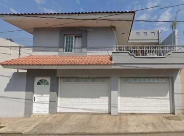 Casa de 4 habitaciones, Uruapan · Casa en Venta en Colonia Miraflores, Uruapan, Michoacán