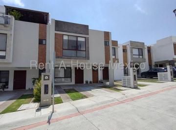 Casa de 3 habitaciones, El Marqués · Renta - Casa - Zibata. Excelente Ubicación Dentro de Privada, Amenidades.