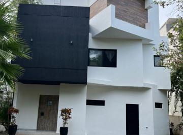 Casa de 5 habitaciones, Solidaridad · Casa Amplia de 5 Recamaras en Privada Via Serena de Residencial Selvamar