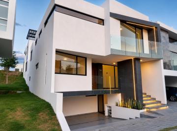 Casa de 4 habitaciones, San Andrés Cholula · Casa Moderna en Lomas de Angelópolis III con Espacios Únicos y Vista a Los Volcanes