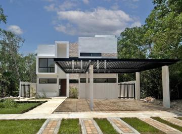 Casa · 340m² · 3 Recámaras · 3 Estacionamientos · Casa en Venta en Residencial Senderos Mayakoba Playa del Carmen de 3 Recámaras + Estudio y Alberca