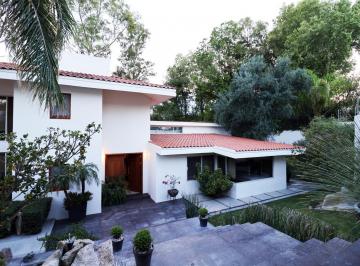 Casa · 700m² · 4 Recámaras · 3 Estacionamientos · La Herradura Hermosa Casa en Venta