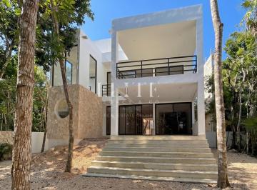 Casa · 505m² · 3 Recámaras · 2 Estacionamientos · Casa en Venta en Tulum Country Club Bahía Príncipe Residences Villas del Caribe