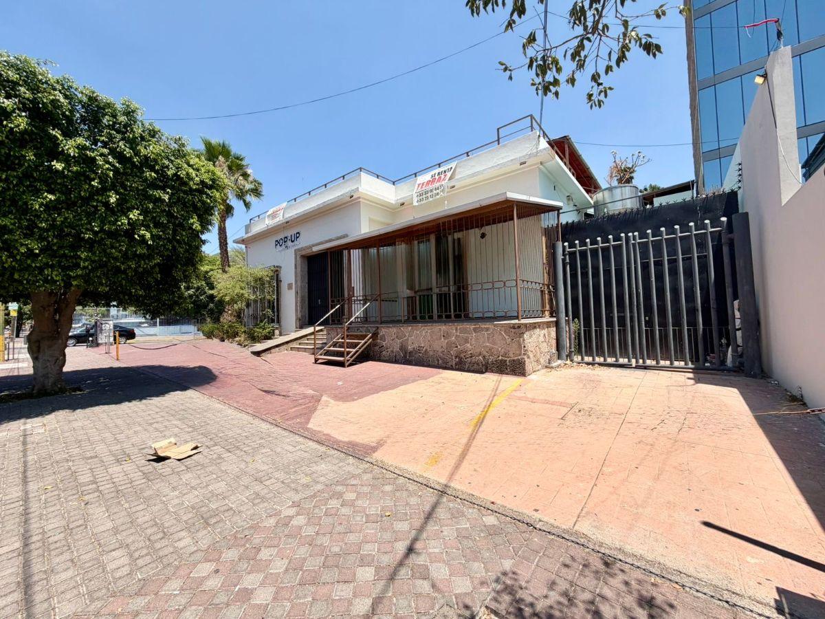 Commercial Space for Rent on Av. La Paz in Col. Americana, One Block from Av. Chapultepec in Guadalajara
