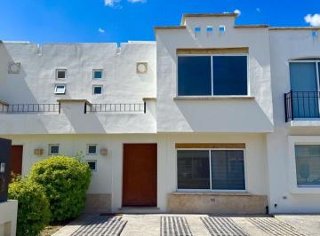 Casa · 112m² · 3 Recámaras · 2 Estacionamientos · Casas en Venta en Aguascalientes Norte en Bosques del Paraiso Frente a Area Comun