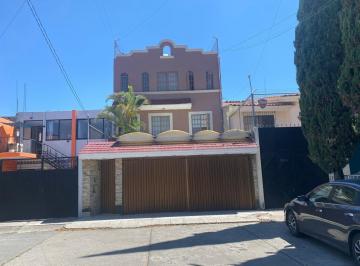Casa · 247m² · 9 Recámaras · 4 Estacionamientos · Casa en Venta en Las Alamedas - (4)
