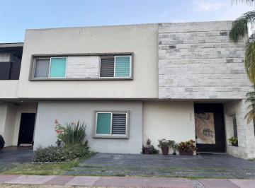 Casa · 311m² · 4 Recámaras · 3 Estacionamientos · Casa en Venta en Fraccionamiento La Rioja