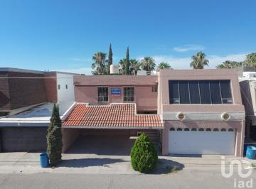 Casa · 320m² · 4 Recámaras · 2 Estacionamientos · Casa en Venta de 4 Recamaras, Adicion Campestre, Cd Juarez Chih
