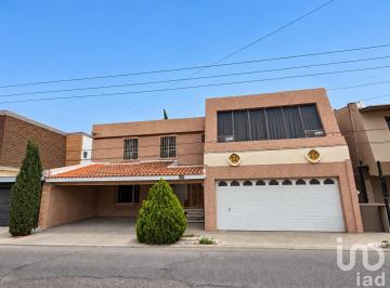 Casa · 320m² · 4 Recámaras · 4 Estacionamientos · Casa en Venta de 4 Recamaras, Adicion Campestre, Cd Juarez Chih