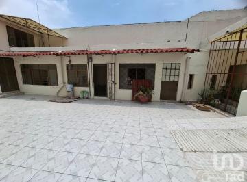 Casa · 250m² · 4 Recámaras · 5 Estacionamientos · Casa en Renta a Solo 5 Minutos de Perisur