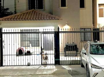 Casa · 126m² · 3 Recámaras · 2 Estacionamientos · Venta de Casa en Paseos de Chihuahua a 1 Cuadra de Ave Tecnologico