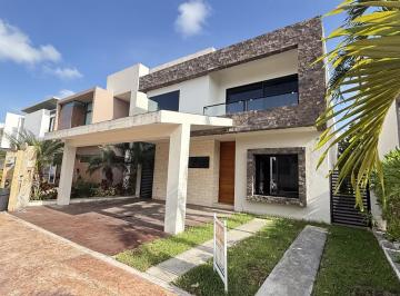 Casa · 344m² · 4 Recámaras · 3 Estacionamientos · Casa en Venta en Lagos del Sol