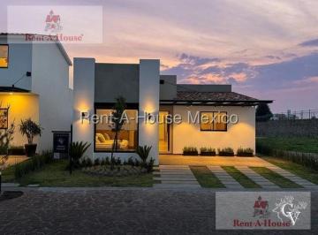 Casa · 155m² · 2 Recámaras · 2 Estacionamientos · Casa en Venta en Llano Grande Metepec Zg 26 - 3020