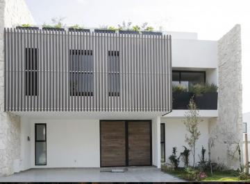 Casa · 325m² · 4 Recámaras · 2 Estacionamientos · Parque Sofia Lomas de Angelópolis