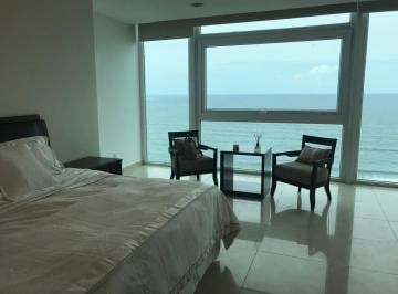 Departamento · 240m² · 3 Recámaras · 2 Estacionamientos · Departamento Renta 3 Recamaras Amueblado, Acceso y Vista Al Mar con Alberca