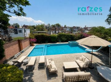 Casa de 9 habitaciones, Cuernavaca · Venta | Casa Estilo Hacienda | 1,986 m² de Terreno | Alberca y Búngalos Independientes | La Carolina
