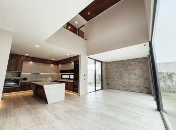 Casa en condominio de 4 habitaciones, Querétaro · Casa con Acabados de Lujo y Gran Diseño en Altozano