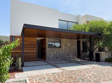 Casa en condominio de 4 habitaciones, Querétaro · Casa con Excelentes Espacios y Diseño en Altozano