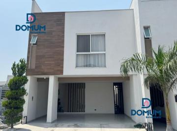 Casa · 240m² · 3 Recámaras · 2 Estacionamientos · Casa - Residencial Santuario