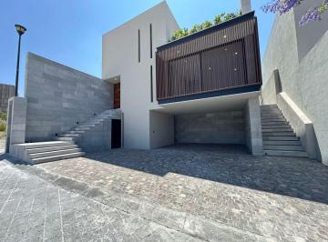 Casa en condominio de 4 habitaciones, Querétaro · Estrena Casa con Acabados Premium en Lomas del Campanario IV