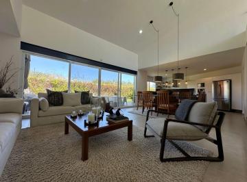 Casa en condominio de 3 habitaciones, Querétaro · Casa con Grandes Espacios y Jardín en La Vista