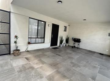 Casa · 160m² · 3 Recámaras · 2 Estacionamientos · Casa en Renta en Cumbres Cerca de Av Leones en Privada