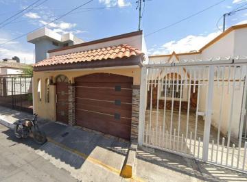 Casa de 3 habitaciones, Tepic · Casa en Venta, Colonia Morelos, por Remate, Excelente Oportunidad de Inversión
