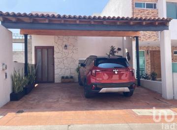 Casa · 138m² · 2 Recámaras · 2 Estacionamientos · Casa de Una Planta en Venta en Pedregal de Schoenstatt