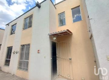 Casa · 172m² · 2 Recámaras · 1 Estacionamiento · Casa en Venta en Condominio Paseos de Pontevedra El Marques Queretaro