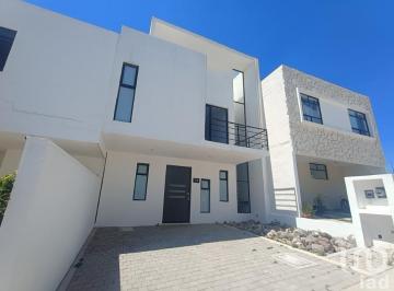 Casa · 115m² · 3 Recámaras · 2 Estacionamientos · Casa en Venta en Condominio Dublin en El Marques Queretaro