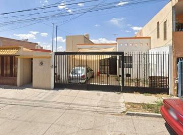 Casa de 2 habitaciones, Aguascalientes · Casa en Venta, Colonia Versalles 2da Secc, por Remate, Excelente Oportunidad de Inversión
