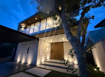 Casa · 550m² · 4 Recámaras · 4 Estacionamientos · Casa en Venta en Cancun en Lagos del Sol