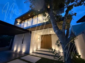 Casa · 550m² · 4 Recámaras · 4 Estacionamientos · Casa en Venta en Cancun en Lagos del Sol