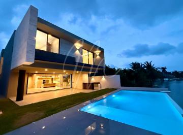 Casa · 550m² · 4 Recámaras · 4 Estacionamientos · Casa en Venta en Cancun en Lagos del Sol