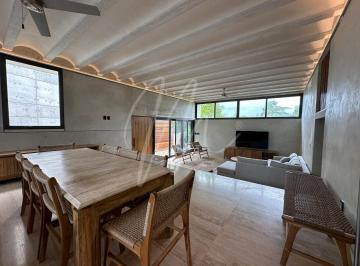 Casa · 330m² · 2 Recámaras · 4 Estacionamientos · Casa en Venta o Renta en Cancun; La Laguna 1, Puerto Cancun