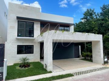 Casa · 308m² · 4 Recámaras · 2 Estacionamientos · Casa en Pre Venta en Cancun, Residencial Via Cumbres