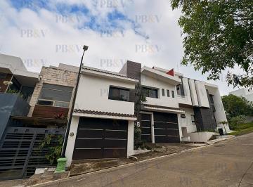 Casa · 327m² · 3 Recámaras · 2 Estacionamientos · Casa Tepzteco en Venta en Ánimas, Xalapa, Ver.