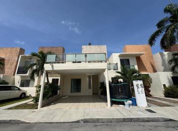 Casa · 122m² · 3 Recámaras · 2 Estacionamientos · Renta Casa en Real del Sol 3 Recamaras Playa del Carmen