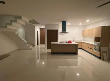 Casa · 307m² · 4 Recámaras · 2 Estacionamientos · Casa - Aqua