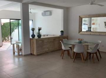 Casa · 280m² · 3 Recámaras · 2 Estacionamientos · Venta Casa en Aqua Cancún, de 3 Recamaras
