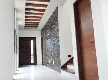 Casa · 380m² · 4 Recámaras · 2 Estacionamientos · Casa - Aqua