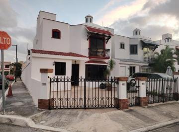 Casa · 250m² · 4 Recámaras · 2 Estacionamientos · Venta Casa de 4 Recamaras Sin Amueblar en Fraccionameinto La Castellana