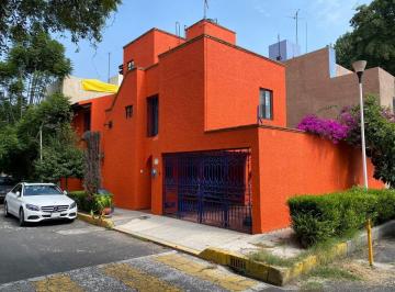 Casa en condominio de 3 habitaciones, Coyoacán · Casa Colonial en Venta / Renta en Coyoacan