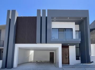 Casa · 238m² · 3 Recámaras · 2 Estacionamientos · Casa en Venta en Valdivia (Moderna - Equipada)
