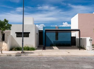 Casa · 150m² · 3 Recámaras · 2 Estacionamientos · Venta Residencia Norte de Merida, yucatan