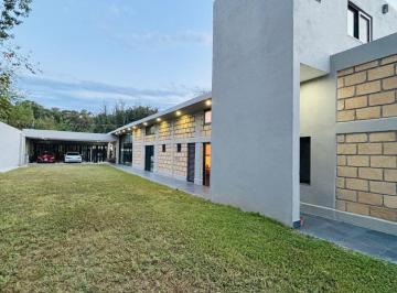 Casa de 4 habitaciones, Santiago · Residencia en Venta en Balcones del Cercado | Amplio Terreno y Excelente Ubicación