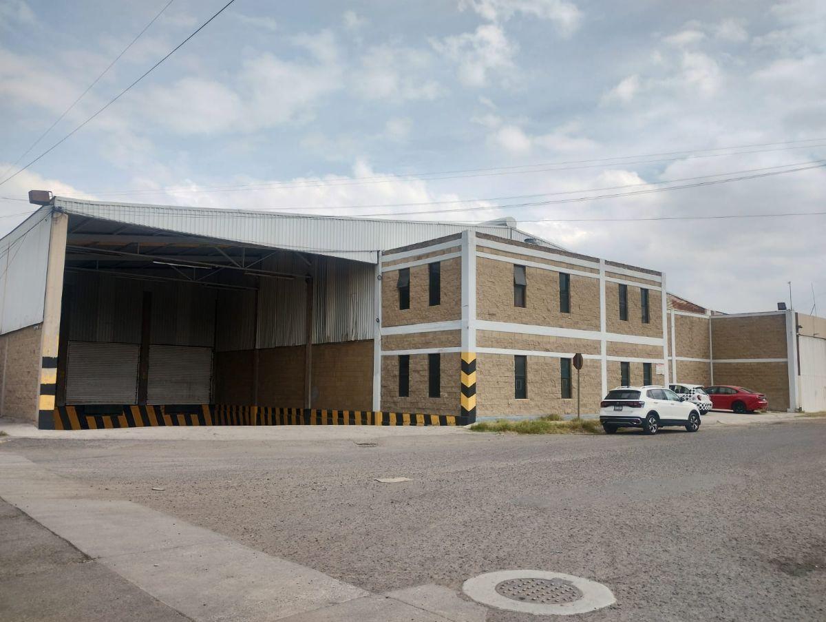 Warehouse in Industrial Zone, 3000 m&sup2;, with Three Loading Docks