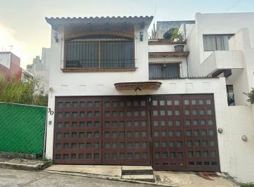 Casa · 255m² · 3 Recámaras · 2 Estacionamientos · Casa Cerca de Hotel Fiesta Inn